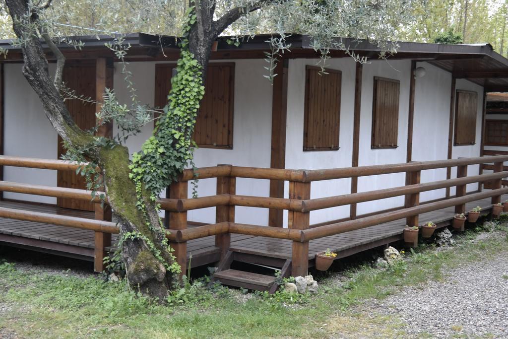 Campeggio Delle Rose Moniga del Garda Δωμάτιο φωτογραφία